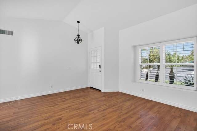 Building Photo - 14 Cll Alimar