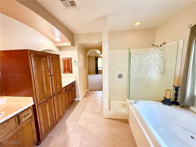 Building Photo - 3530 E Vineyard Dr