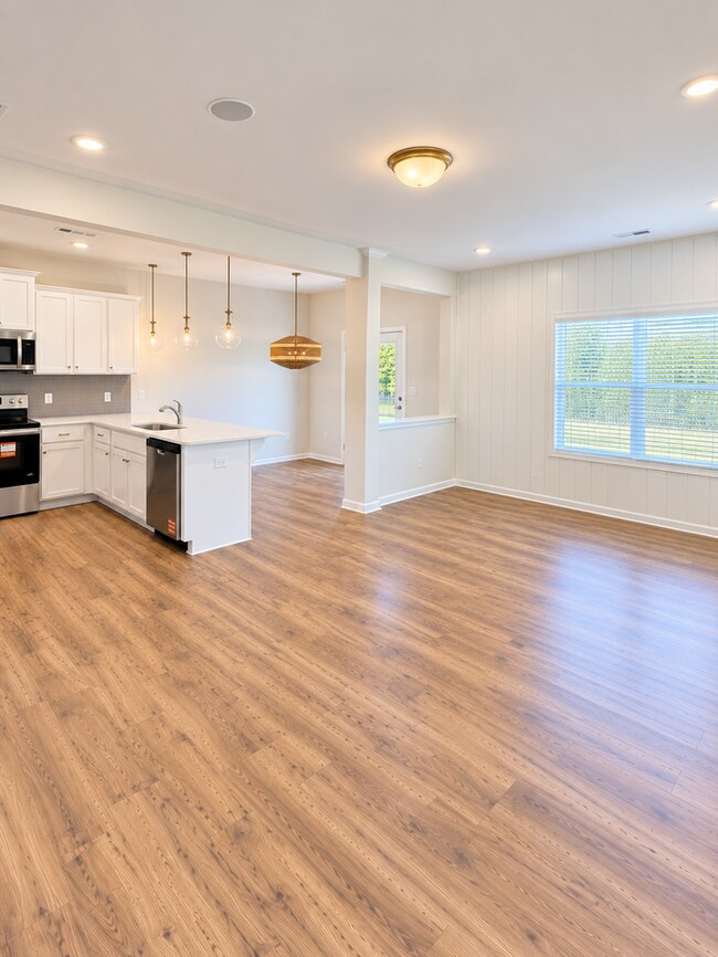 Building Photo - Now Leasing! 1 Month Free | Brand-New 3BR Home with 2-Car Garage Near Downtown Mooresville
