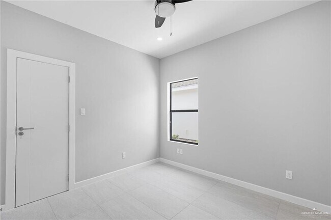 Building Photo - 15 Summerland Ln