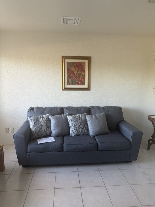 Building Photo - 797 W Mesa Verde Dr