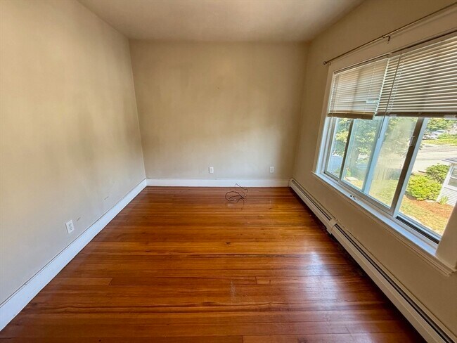 Building Photo - 104 S Main St