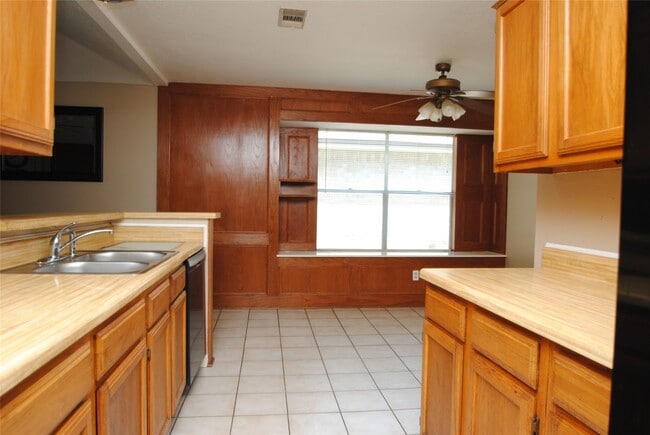 Building Photo - 2711 Amaranth Dr