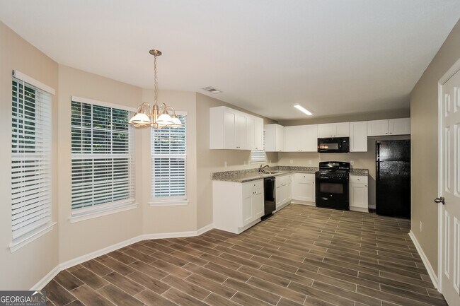 Building Photo - 6251 Village Trace