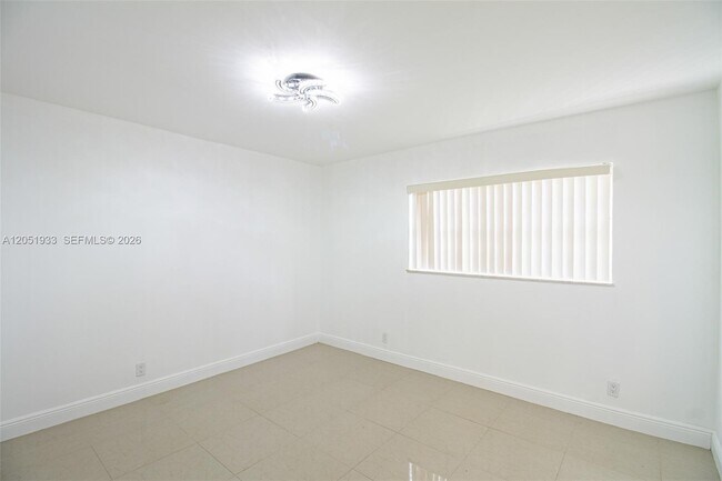 Building Photo - 5215 SW 40th Ave