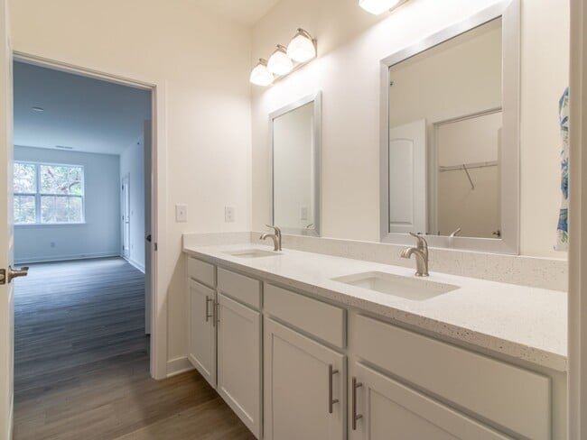 Building Photo - Gorgeous first floor - 2 bed 2 bath YEAR ROUND condo - Residence at Rehoboth Bay