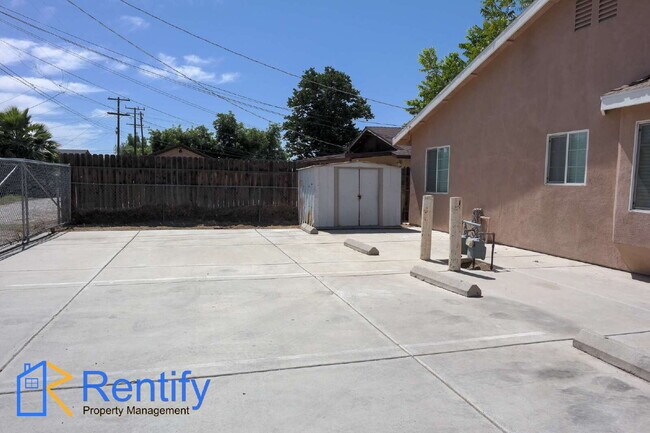 Building Photo - 3-Bed, 2-Bath in North Bakersfield – Only for $1,495