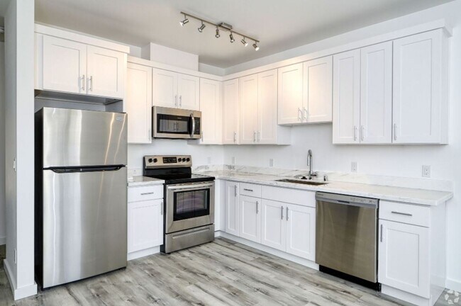 1 BD with a Den/1 bath Ground Floor Washe... - 1 BD with a Den/1 bath  Ground Floor Washe...