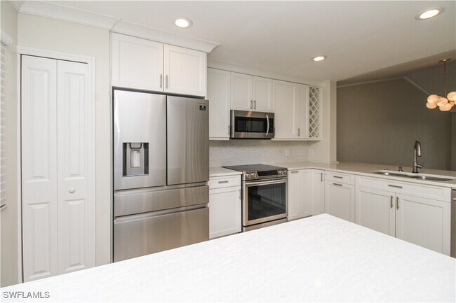 Building Photo - 7794 Esmeralda Way