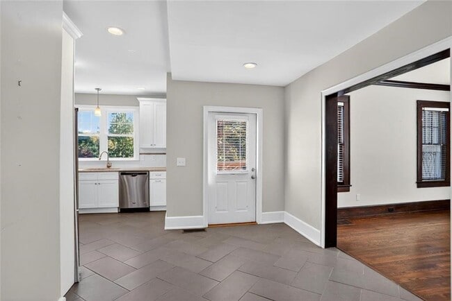 Building Photo - 641 Bonaventure Ave NE