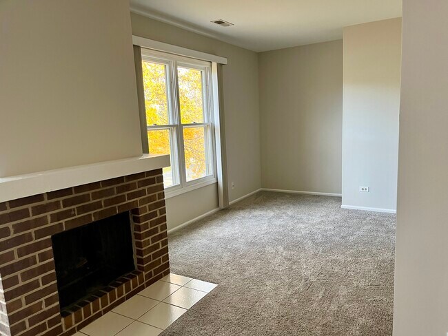 Building Photo - 240 Southwick Ct