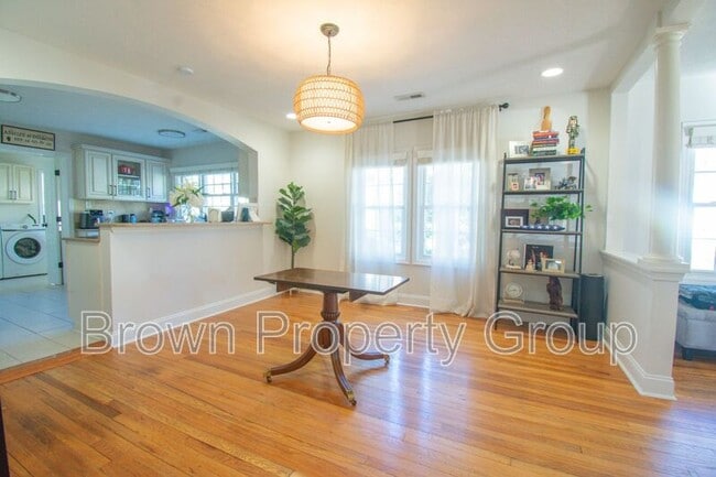 Building Photo - 205 Bethune St