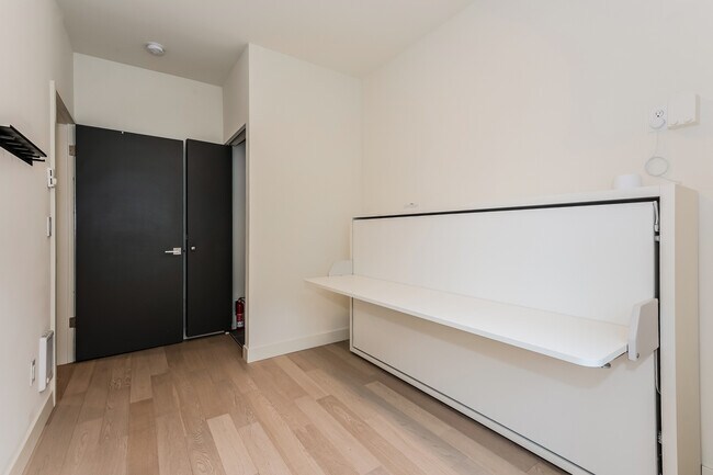 Building Photo - 121A 15th Ave