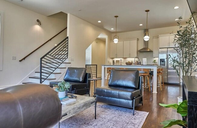 Building Photo - 2718 Delaware Ave