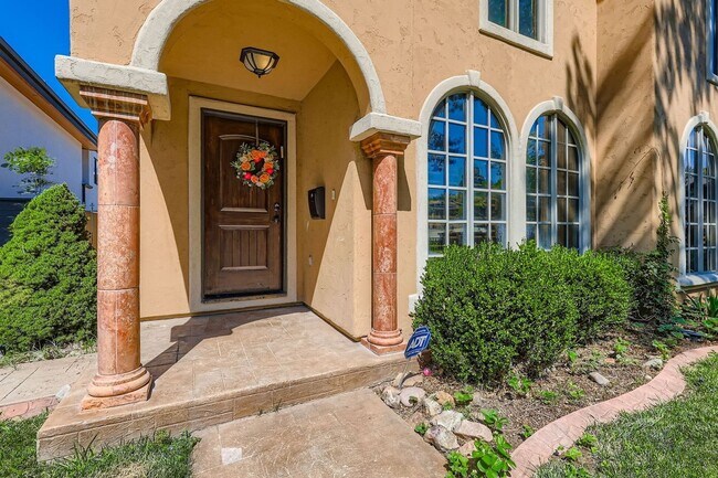 Building Photo - Spacious 4BR Townhome in Denver
