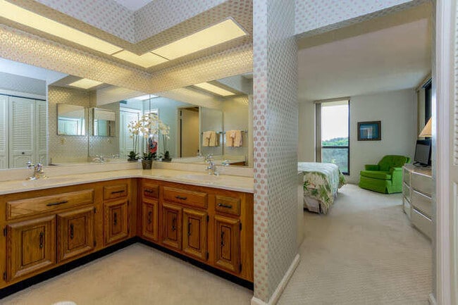 Building Photo - 5188 Woodland Lakes Dr