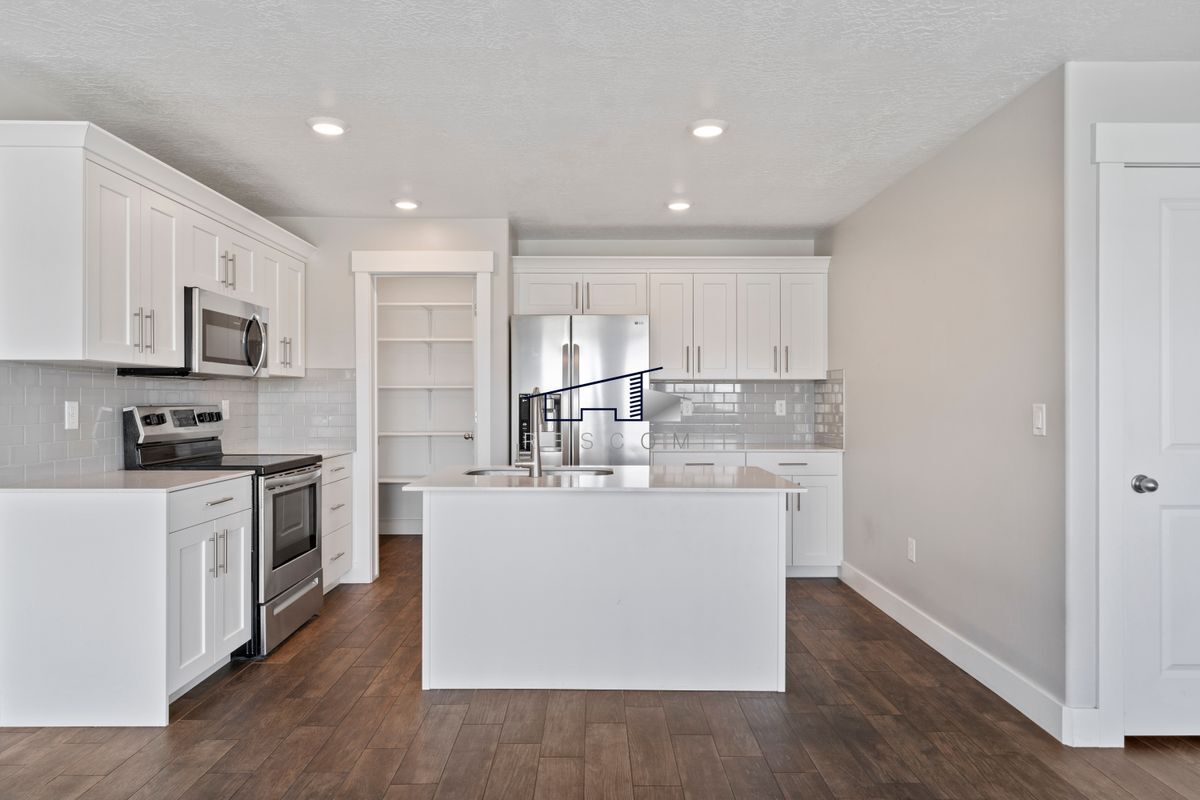 Building Photo - 6471 Aspen Ln