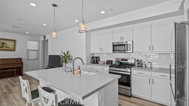 Building Photo - 16282 Meadowhouse Ave