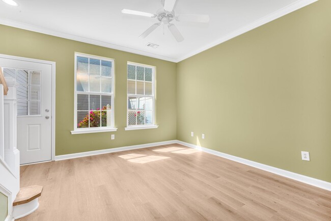 Building Photo - Gorgeous Market Common Townhome w/ Garage