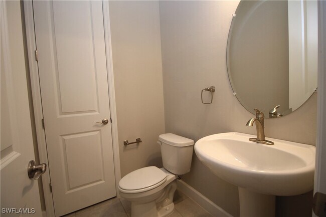 Building Photo - 2051 Grove Dr