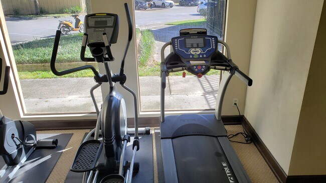 Building Photo - 507 NW 39th Rd