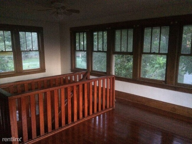 Building Photo - 2 br, 1 bath House - 617 East Moulton street