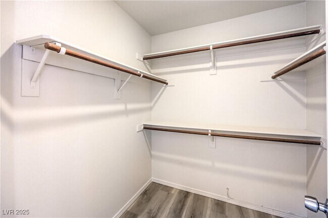 Building Photo - 1851 Vista Pointe Ave