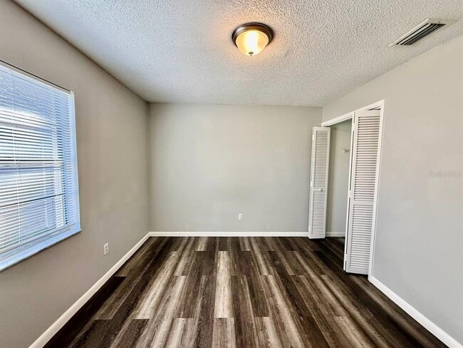 Building Photo - 4223 Summerdale Dr