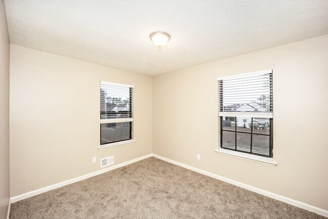 Building Photo - 8272 Canyon Forge Dr