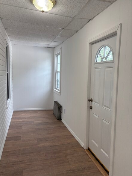 Bonus sunroom opposite view - 240 Sommerville Pl
