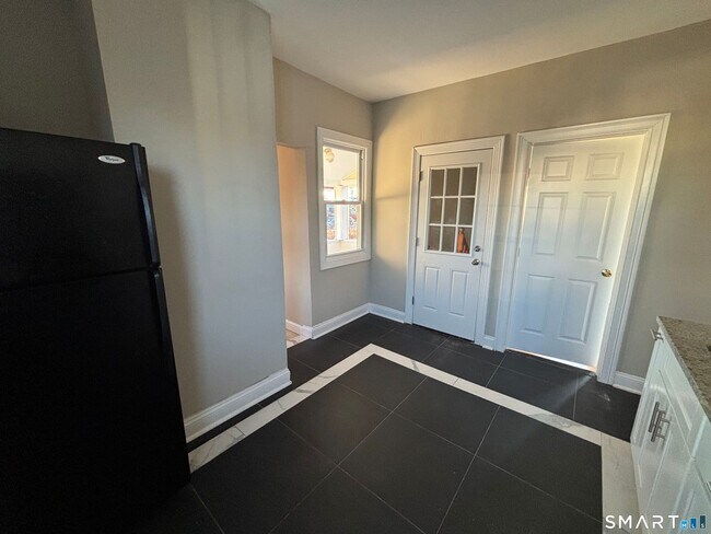 Building Photo - 19 Darina Pl