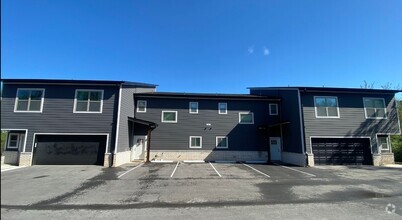 Building Photo - Newly Constructed Townhome!