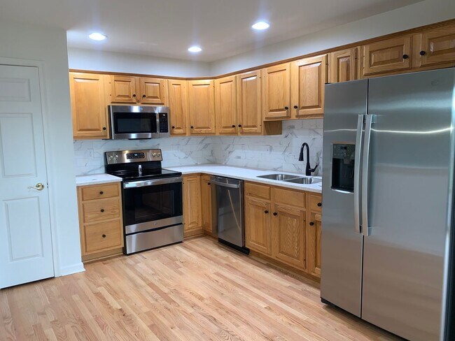 Building Photo - Don't Miss Out On This New Cumberland Town-Home For Rent, 3 Stories/3 Bedrooms/2.5 Bathroom In We...