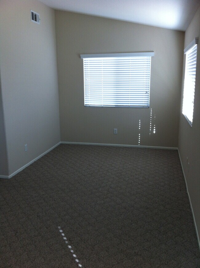 Building Photo - Beautiful 4 bedroom home in Eagle Ranch!