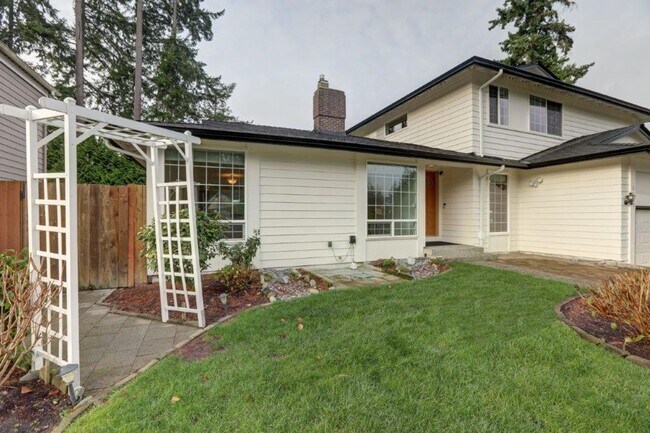 Building Photo - Spacious 4 Bedroom/3ba Bath Bellevue Home Available Now!
