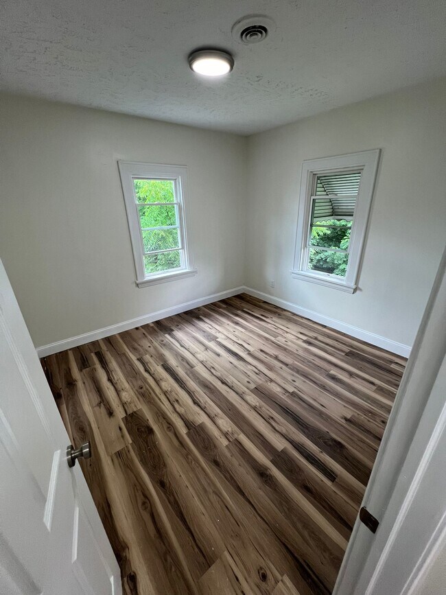 Building Photo - THE ALLAIRE