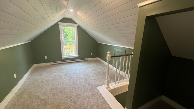 Building Photo - Lovely 3 Bedroom New Englander in Wonderfu...