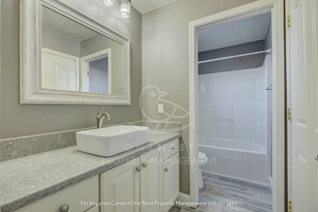 Building Photo - 4 Bedroom, 2 bathroom, 2 car garage