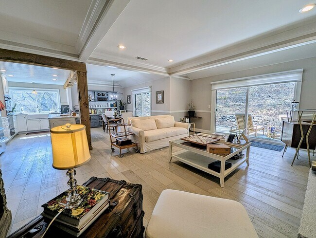 Building Photo - 1036 Heritage Vlg