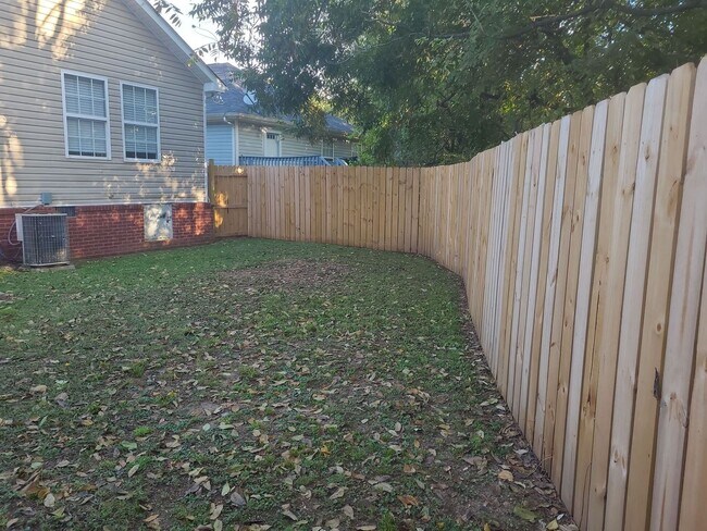 Building Photo - Newly Available 3 Bedroom 2 Bathroom in Do...
