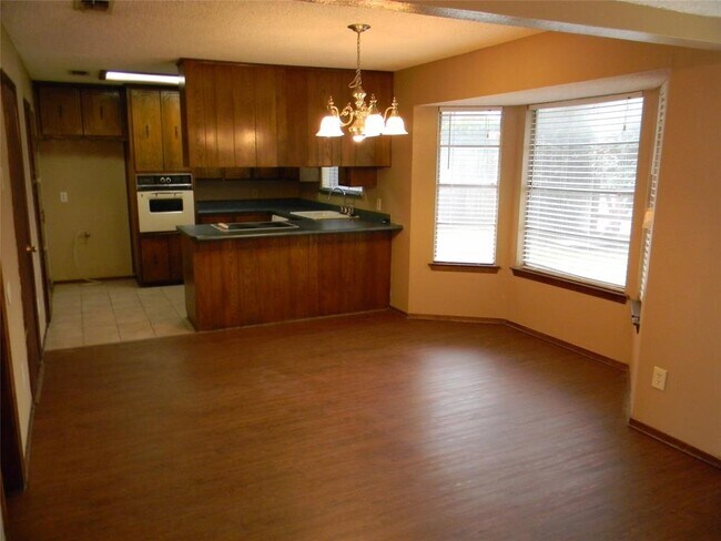 Building Photo - 7433 Timberhill Dr