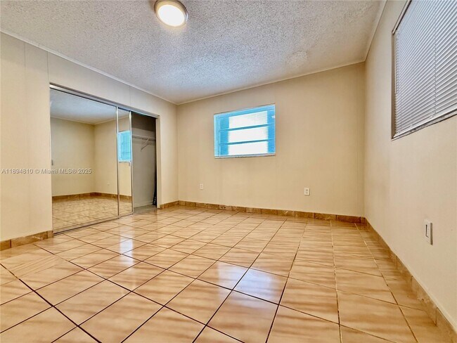Building Photo - 424 SW 7th St