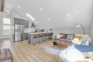 Building Photo - 646 S Lincoln St