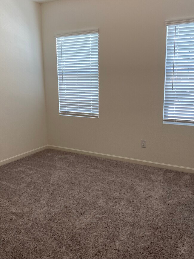 Building Photo - 778 Yorkshire Dr