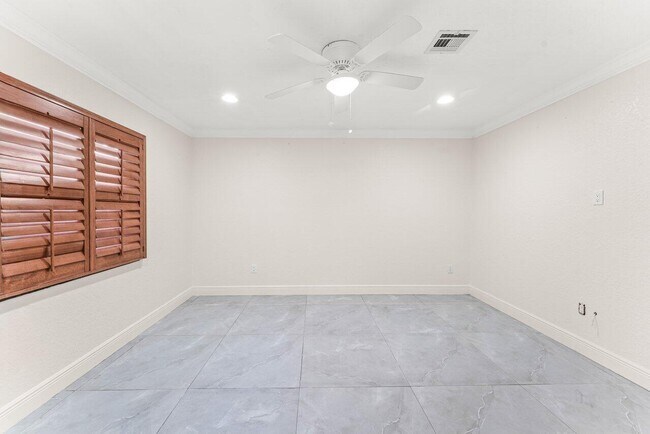 Building Photo - 110 W Rubber Tree Dr