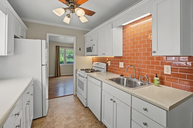 Building Photo - Spacious 3-Bedroom, 2-Bath Home for Rent in Urbana