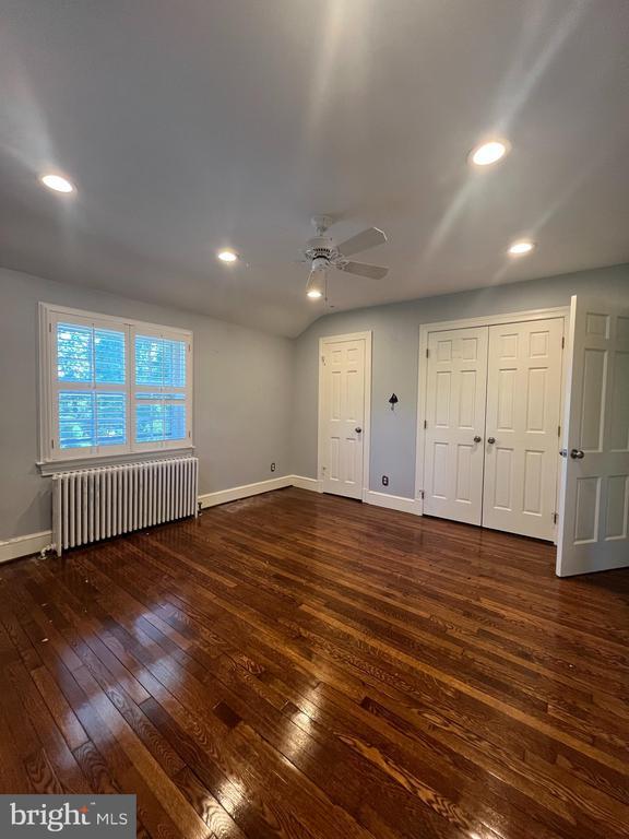 Building Photo - 3604 Oval Dr