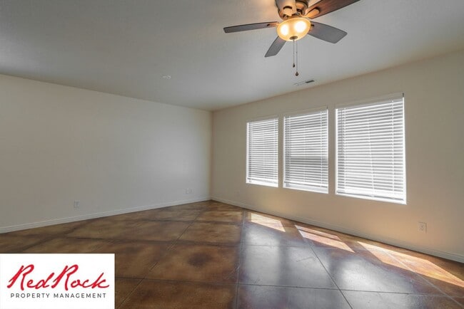 Building Photo - DOG-FRIENDLY 4 Bedroom Townhome with INTER...