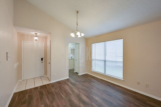 Building Photo - Affordable 2-Bedroom Duplex in Arlington –...