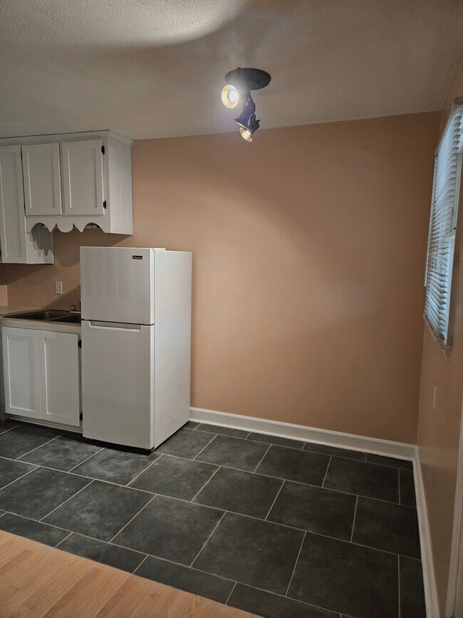 Building Photo - 4713 Evelyn Rd NW